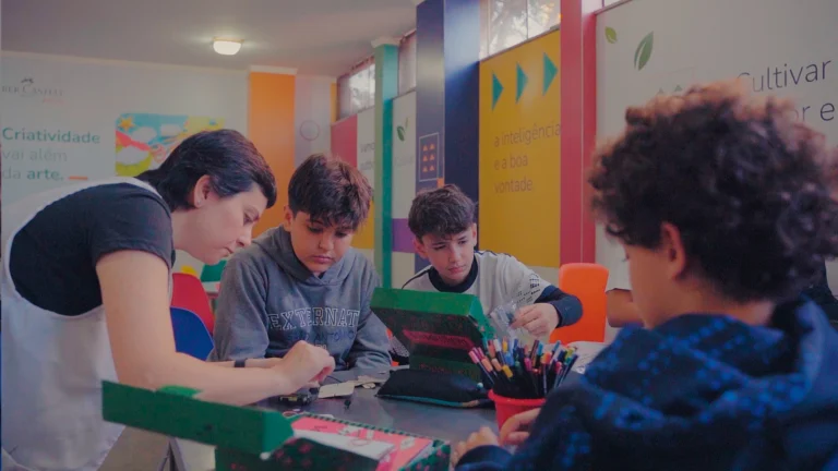 A importância da arte na preservação da memória histórica.